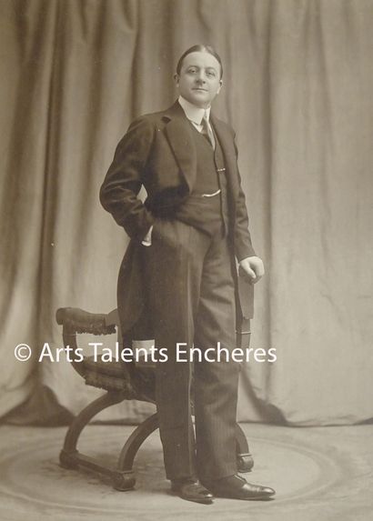 null BERT

"Portrait dun comédien " au théâtre de l'Athénée c 1905. Epreuve argentique...