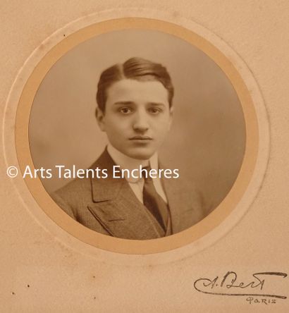 null BERT

"Portrait de Mr Ravaud" au théâtre de l'Athénée c 1905. Epreuve argentique...