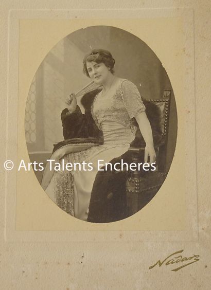 null NADAR

"Portrait de Mlle Maud Gauthier" au théâtre de l'Athénée c 1910. Epreuve...