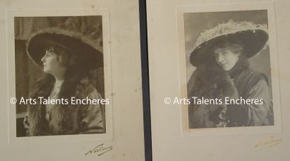 null NADAR

"Portrait de Mlle Lély" au théâtre de l'Athénée c.1910. 2 Epreuves argentique,...