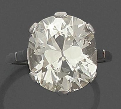 null Important Ring solitaire diamond 8.78 carats circa 1920.

The ring is set with...