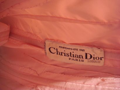null MARC BOHAN pour CHRISTIAN DIOR. Bustier Haute Couture rose vers 1965. Griffe...