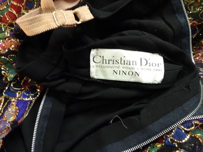 null CHRISTIAN DIOR. Robe brodée Haute Couture. Griffée Christian Dior Haute-Couture...