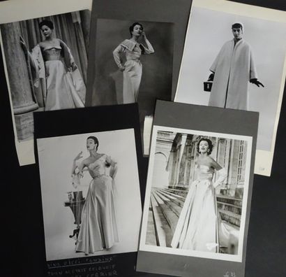 null NINA RICCI - PHOTOGRAPHIES. 4 photographies argentique des robes Haute Couture...