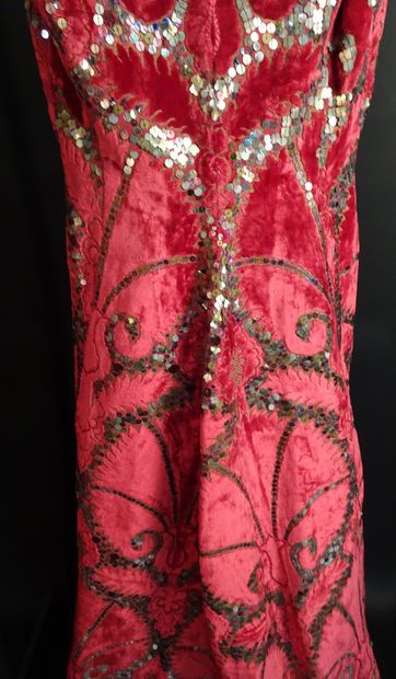null Coat around 1865, red silk satin, embroidered with metal and silver element...