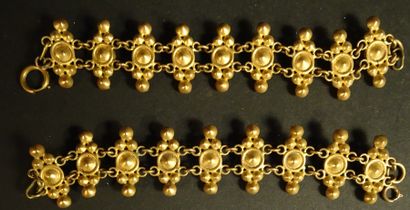 null 2 bracelets vers 1900 avec pierreries.