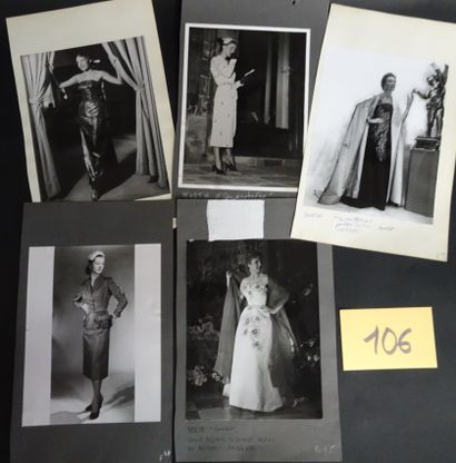 null WORTH - PHOTOGRAPHIES. 5 photographies argentique des robes Haute Couture pour...