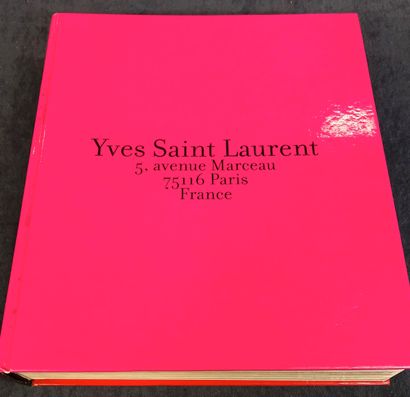null MODE - Ensemble de livres d'Art sur la mode. Yves Saint-Laurent, Cerruti, Bréves...