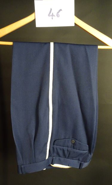 null GEORGE V. Palace à Paris. Veste et pantalon de groom , utilisé de 1950 à 1990....