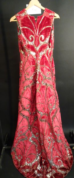 null Coat around 1865, red silk satin, embroidered with metal and silver element...