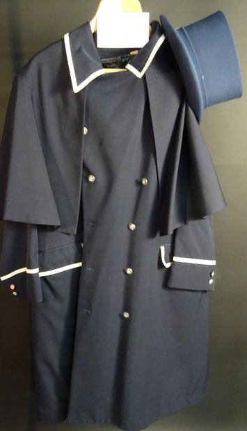 null GEORGE V. Palace in Paris. Valet's coat with its ciglé hat and its pants used...