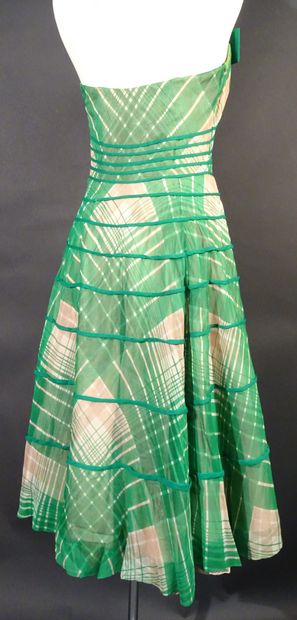 null PAQUIN. Robe Haute Couture d'après-midi verte et or, griffée vers 1940. Provenance...