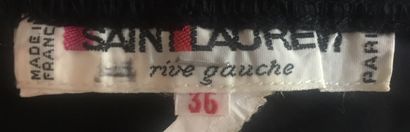null YVES SAINT-LAURENT Rive Gauche. Robe gitane vers 1980 noire et rouge, griff...