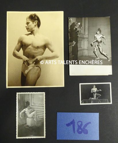 null PHOTOGRAPHIES. Ballets Russes de Serge de Diaghilev. Ensemble de 4 photographies....