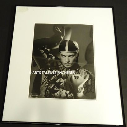 null PHOTOGRAPHIE. Serge Lifar dans "Le chevalier et la demoiselle", 1941, photographie...