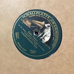 null 78 rpm records. Album of 12 discs "Schallplatte Gramophon". Waltzes, Yvette...