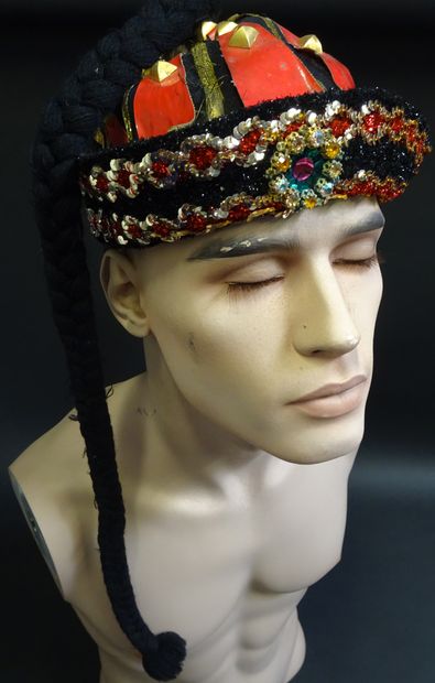 null CHINESE HAT SERGE LIFAR. Chinese hat with braid made for a ball at the Countess...