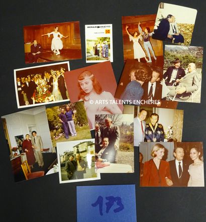 null PHOTOGRAPHS. Set of 66 amateur photographs between 1950 and 1984 with mostly...