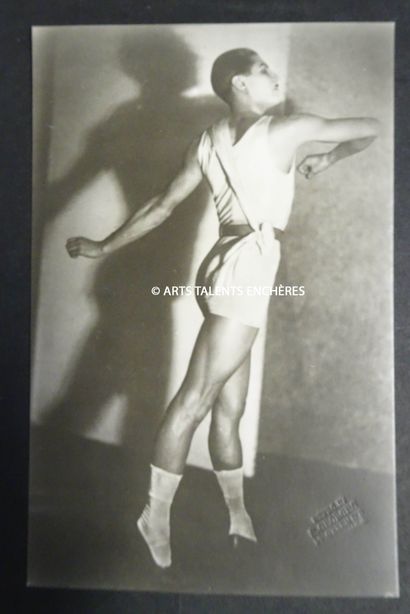null PHOTOGRAPHIE. Ballets Russes de Serge de Diaghilev. Serge Lifar dans "Zephyr...