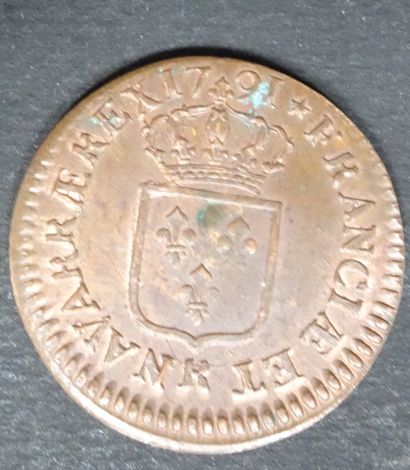 null Pièce Louis XVI sol dit « A l’écu » 1791, cuivre.
Poids : 11,50 g.