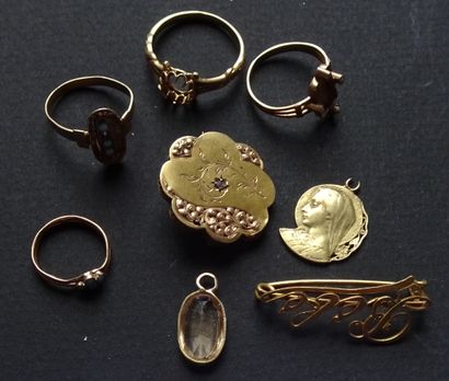 Lot of small jewels in various GOLD. Weight...