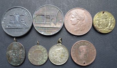 null Médaille pour le centenaire de 1789 + 1 médaille exposition Universelle 1867...