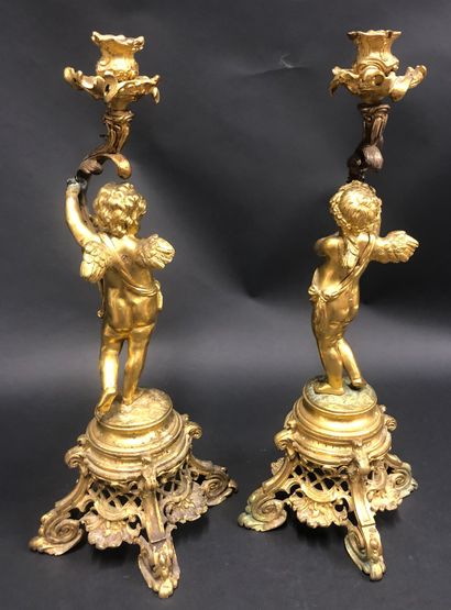 null Imposing pair of gilt bronze candlesticks with cherubs. XIXth century.