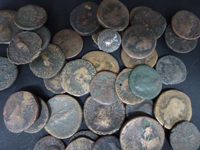 null Important lot of antique and roman coins to identify found in a burlap bag ...