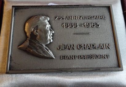 null Plaque en bronze argenté représentant Jean Chaplain avec au dos la crêche de...