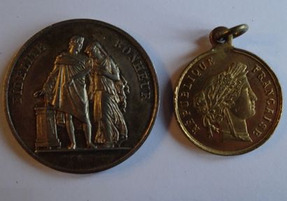 Set of 2 medals of which Universal Exhibition...