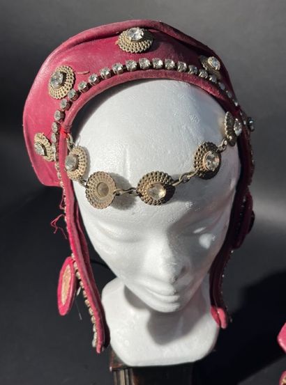 null MOULIN ROUGE. 4 caps with rhinestones, leather and cabochons.