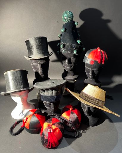 null Lot of various hats including top hat clic clac + magistrate's hat + Chinese...