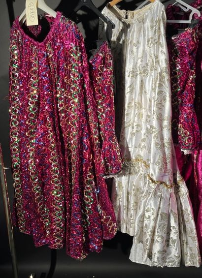 null 2 full pink Marquise costumes with sequins + 3 baskets.