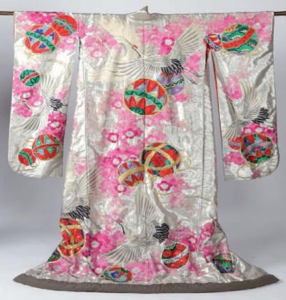 null Kimono de mariage entièrement brodé + perruque