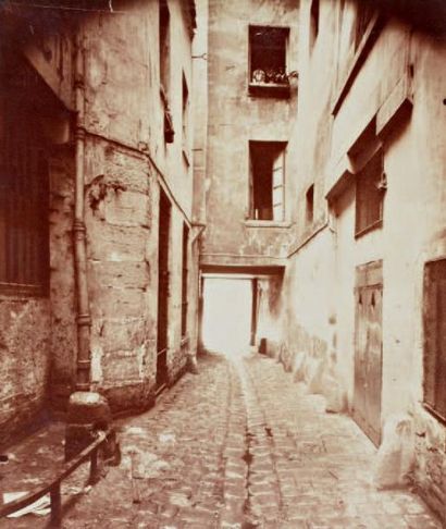 Eugène ATGET PARIS Tirage albuminé, tirage d'époque, inscrit au dos par le photographe,...