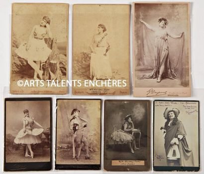 null DANSEUSES, OPÉRA DE PARIS 7 photographies représentant des danseuses de l'Opéra...