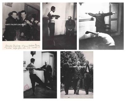 null NIJINSKY Serge Lifar avec Vaslav Nijinsky en Suisse en 1939 qui exécute son...