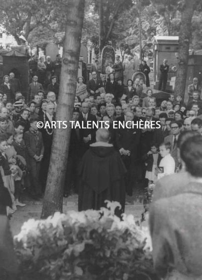 null NIJINSKY 2 photographies de l'enterrement de Nijinsky au cimetière Montmartre...