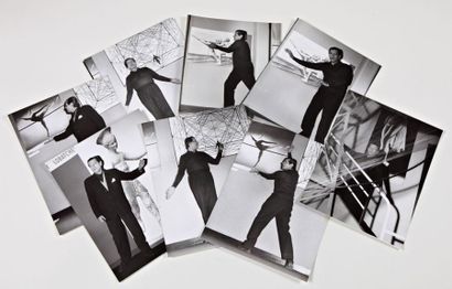 null SERGE LIFAR PRENANT LA POSE EN 1964 9 photographies. 18 x 24 cm
