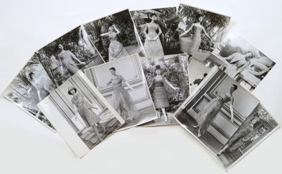 Jean Dessès Ensemble de 12 photographies es collections haute couture, vers 1960