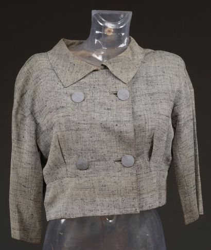 BALENCIAGA Veste grise avec gros boutons, vers 1950. Haute couture, griffée et numérotée...