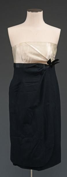 BALENCIAGA Robe de cocktail en lainage et satin de soie, vers 1950. Haute couture,...