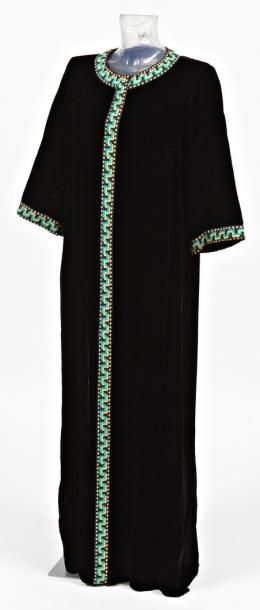 Bergdorf Goodman Robe tunique en satin noir, brodée à l'encolure. Griffée