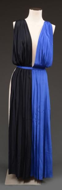 Jean Patou Robe bleu et noir, plissée et entrelacée. Griffée, vers 1970