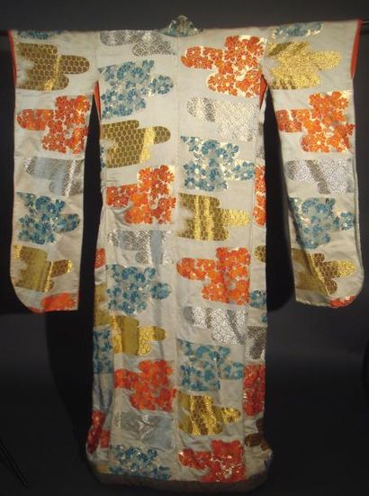 null Kimono japonais de mariage Début XXe, en soie, brodé