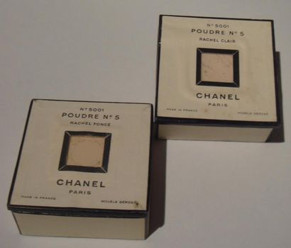 null Boîte à poudre Chanel n°5 2 boîtes à poudre vers 1930/1940, scellées dans leurs...