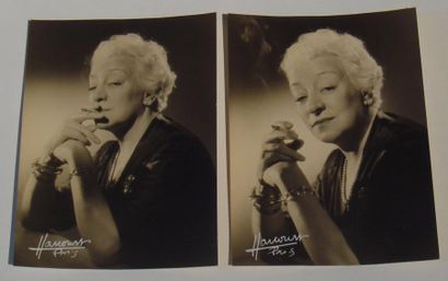 HARCOURT 2 Portraits de Françoise Rosay, tirage argentique, signé au crayon blanc....