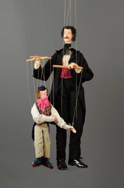 null MARIONNETTE À FILS Personnage: Le Marionnettiste manipulant une marionnette....