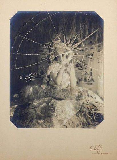 null Mistinguett
Photographie, tirage argentique vers 1920, par Sobol, représentant...