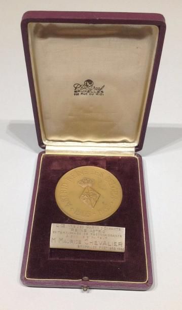null Maurice Chevalier
Médaille en bronze par Carlos Van Dionant, offerte par la...